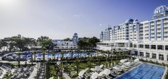 Хочешь провести отпуск в белоснежном дворце?
